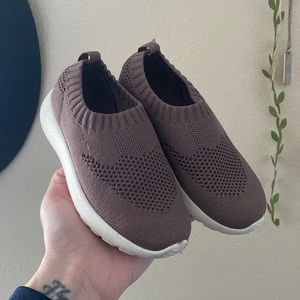 GAP size 9T slip on meshy knit sneaker